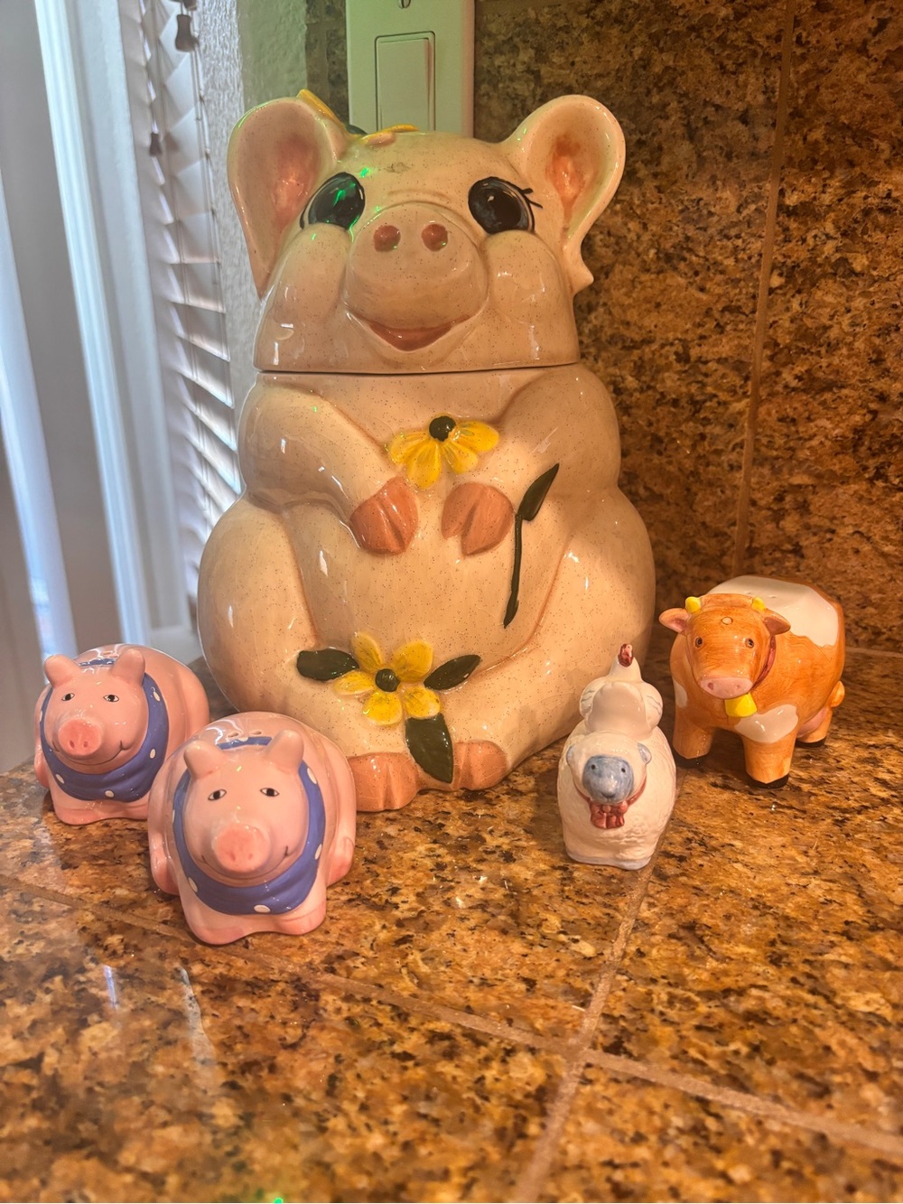 Susan Winget Certified International Farm Animals Cow Sheep Chicken Salt Pepper